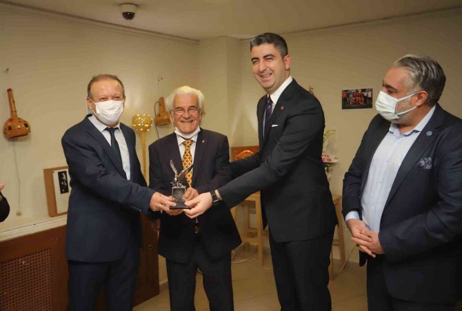 Adnan Balcı’nın ‘Umut Işığı’ Adlı Sergisi Kartal Belediyesi’nde Sanatseverlerle Buluştu