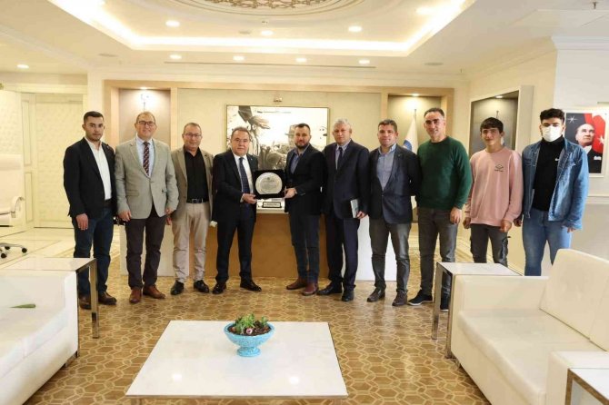 Başkan Böcek’ten Şampiyon Raftingcilere Destek