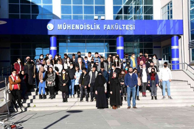 Lise Öğrencilerinden Van Yüzüncü Yıl Üniversitesine Ziyaret