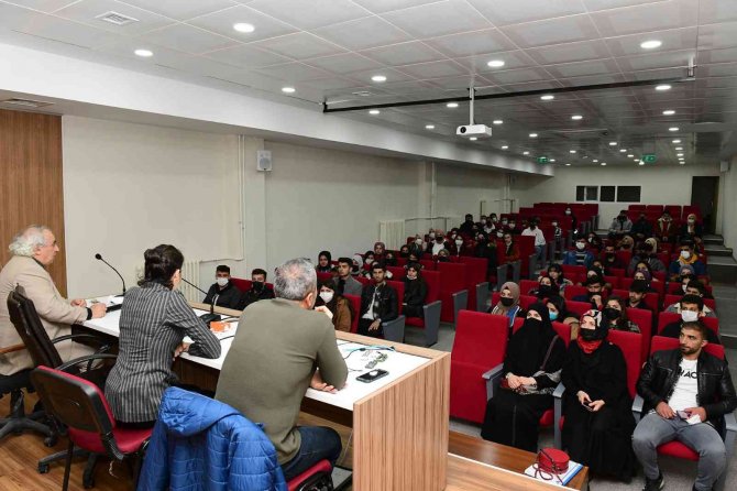 Lise Öğrencilerinden Van Yüzüncü Yıl Üniversitesine Ziyaret