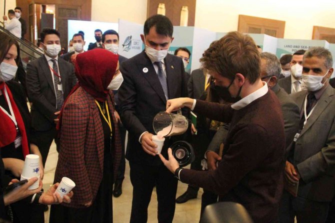 Bakan Kurum, Çevreci Bisikletle Üretilen Milkshakenin Tadına Baktı