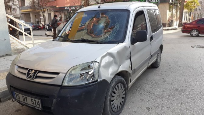 Motosiklet İle Otomobil Çarpıştı: 1 Yaralı