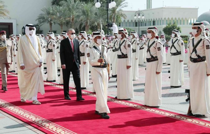 Cumhurbaşkanı Erdoğan, Katar’da Resmi Törenle Karşılandı
