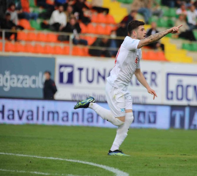 Alanyaspor Maçının Adamı Kerem!