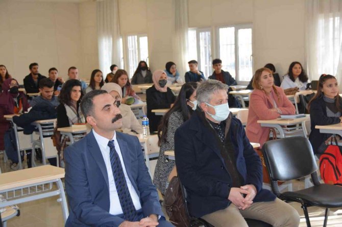 Dü’de ‘Bölge Adliye Mahkemelerinin Görev Ve İ̇şleyişi’ Konulu Konferans Düzenlendi