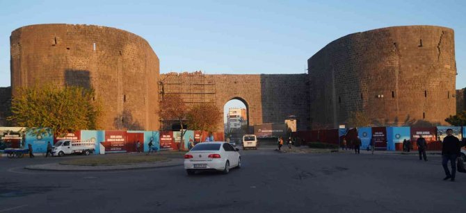 Diyarbakır’da Tarihi Urfakapı Araç Trafiğine Açıldı