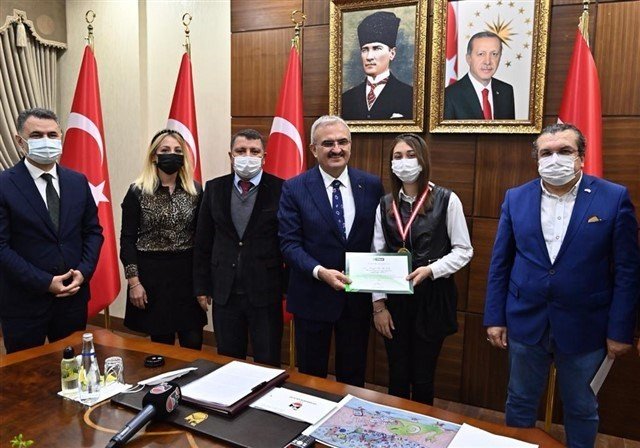 ‘11. Sağlıklı Nesil Sağlıklı Gelecek’ Yarışmasında Dereceye Giren Öğrencilere Ödül