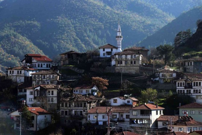 Bu Evler Görenleri Tarihi Yolculuğa Çıkarıyor
