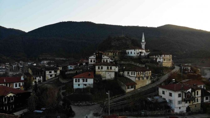 Bu Evler Görenleri Tarihi Yolculuğa Çıkarıyor