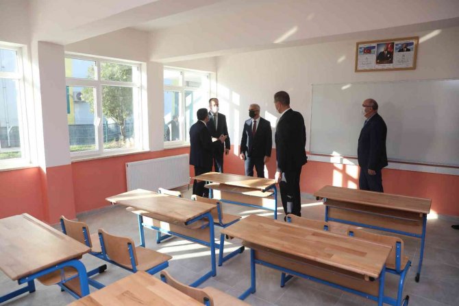 Vali Atay, Okullarda İncelemelerde Bulundu