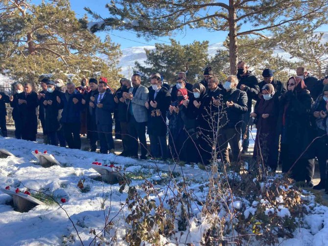 Dumlu Şehitleri Dualarla Anıldı