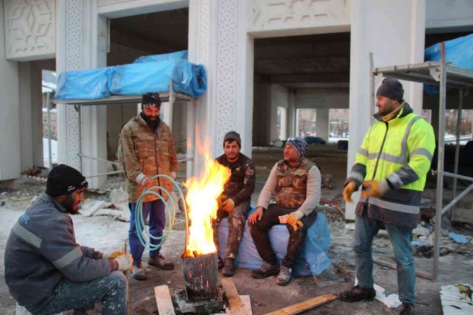 İ̇nşaat İşçilerinin Soğukla Mücadelesi
