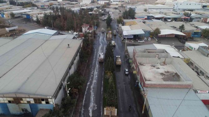 Eyyübiye’de Cadde Ve Sokaklar Köpüklü Su İle Yıkanıyor
