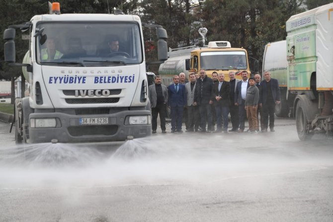 Eyyübiye’de Cadde Ve Sokaklar Köpüklü Su İle Yıkanıyor