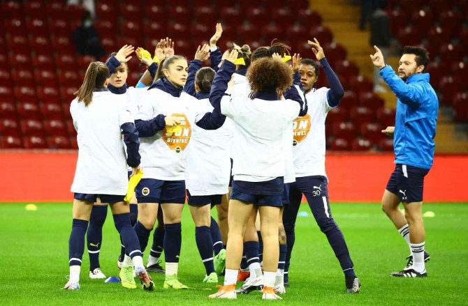 Dostluk Maçı: Galatasaray Kadın Futbol Takımı: 0 - Fenerbahçe Kadın Futbol Takımı: 7