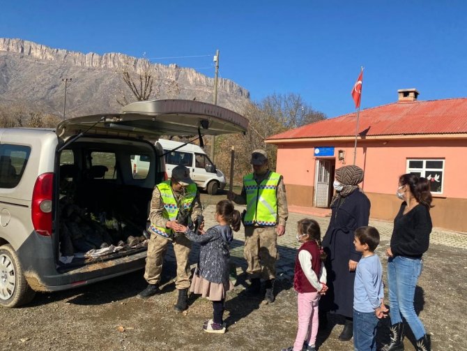 Derecik’te 6 Bin Fidan Toprakla Buluşturuldu