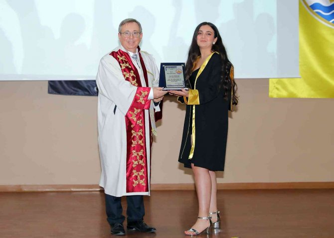 Dereceye Giren Öğrencilerini Törenle Uğurladı