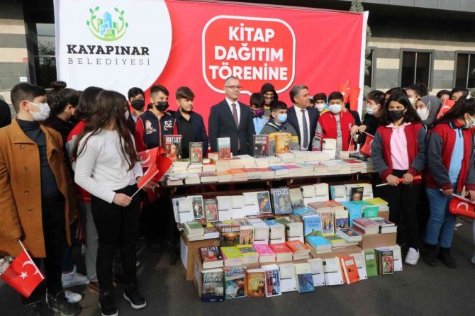 Kayapınar Belediyesi’nden 85 Okula 35 Bin Kitap