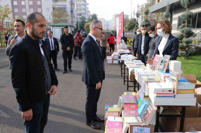 Kayapınar Belediyesi’nden 85 Okula 35 Bin Kitap