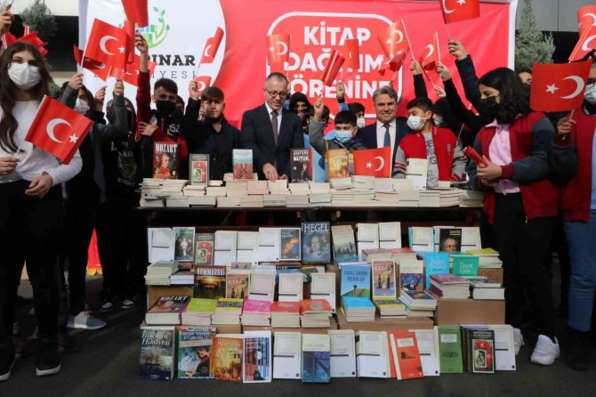 Kayapınar Belediyesi’nden 85 Okula 35 Bin Kitap