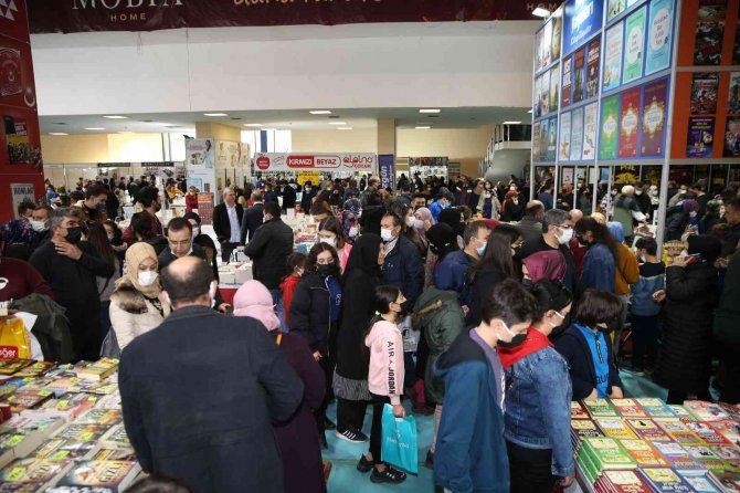 4. Kayseri Kitap Fuarı Minik Ziyaretçileri İle Dolup Taşıyor