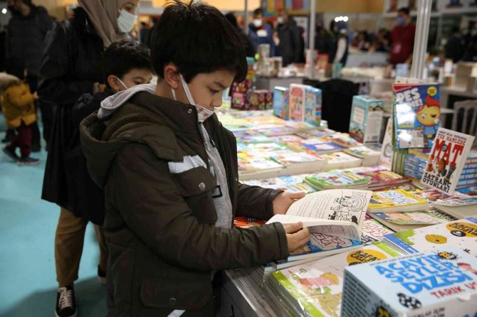4. Kayseri Kitap Fuarı Minik Ziyaretçileri İle Dolup Taşıyor