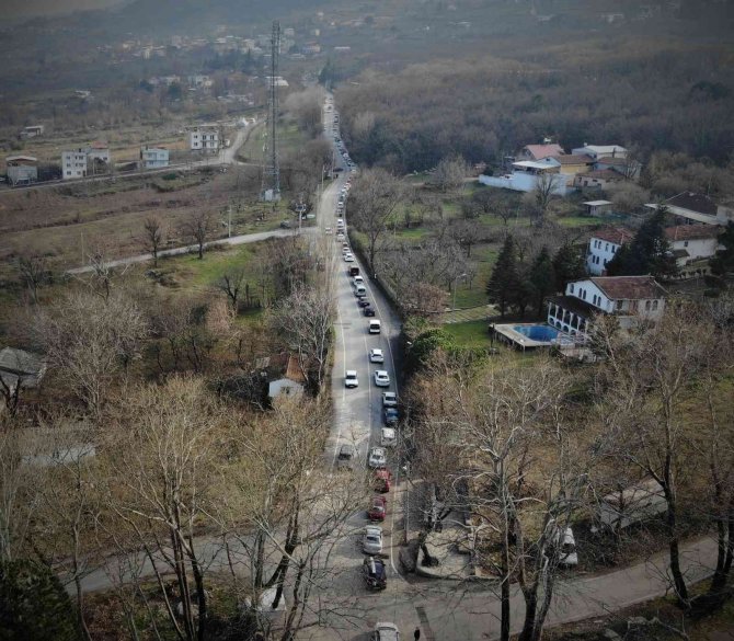 Kilometrelerce Doğal Kaynak Suyu Kuyruğu
