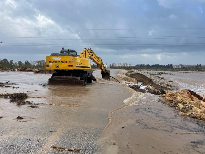 Konyaaltı’nda Fırtınayla Mücedele Çalışması