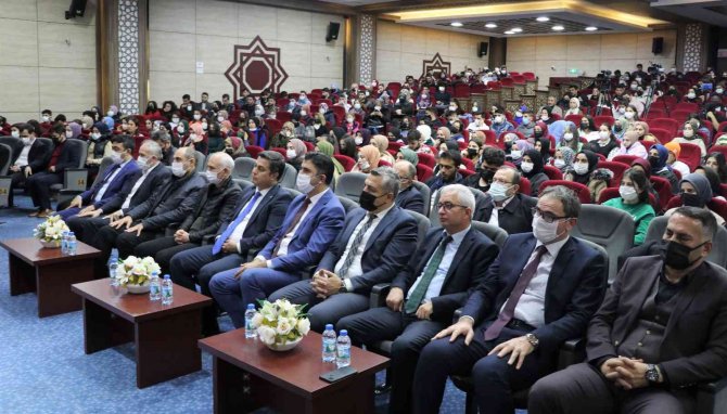 Manisa’da Edebiyat Söyleşisi Ve Şiir Dinletisi Düzenlendi