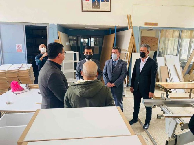 Mut’ta "100 Mutlu Yüz" Projesi