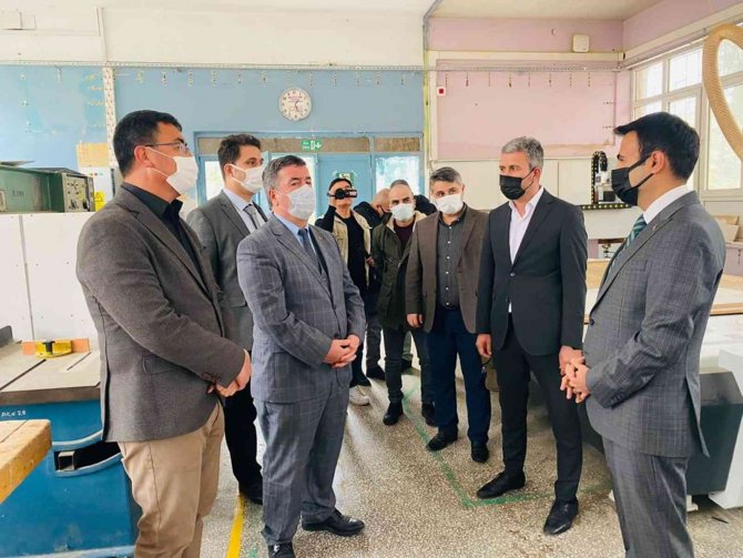 Mut’ta "100 Mutlu Yüz" Projesi