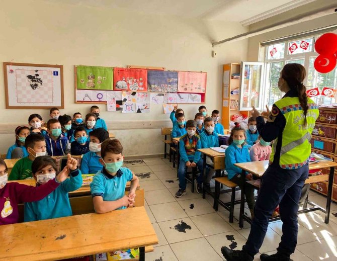Jandarmadan Öğrencilere Trafik Eğitimi