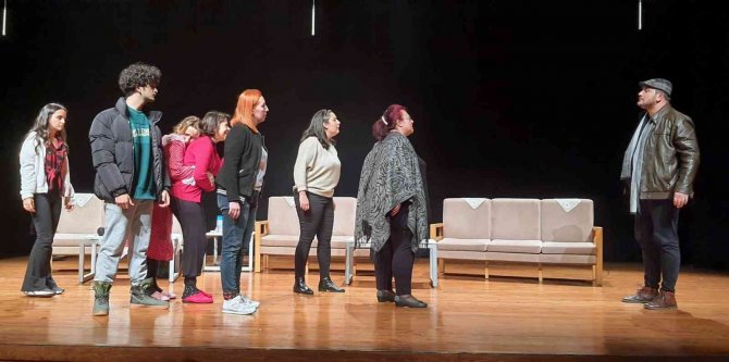 Büyükşehir Tiyatrocuları İ̇stanbul’da Sahne Aldı