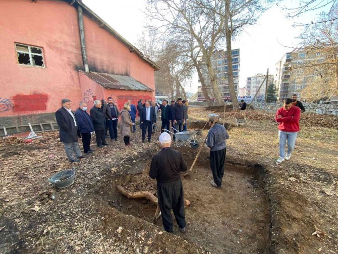 Okul Bahçesinde Bulunan Mozaikle İlgili Çalışma Başlatıldı