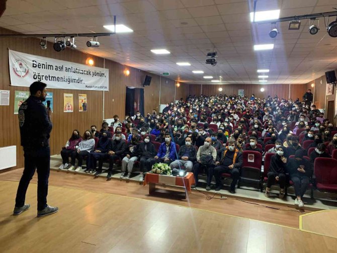 Siber Polisinden Okullarda 