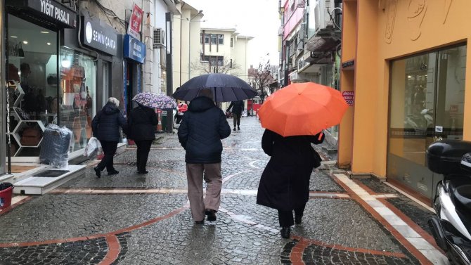 Trakya’da Sağanak Yağış Etkili Oluyor