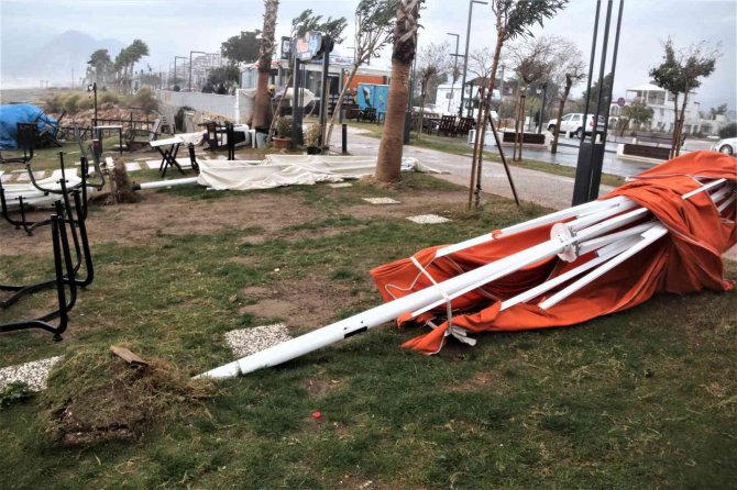 Antalya’da Milyonlarca Turisti Ağırlayan Sahil Moloz Yığınına Döndü