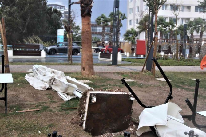 Antalya’da Milyonlarca Turisti Ağırlayan Sahil Moloz Yığınına Döndü