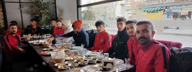 Cevahir Kafe Restoran’dan Van Gölüspor’a Moral Kahvaltısı