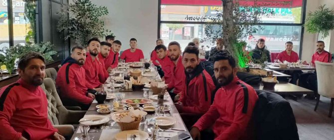 Cevahir Kafe Restoran’dan Van Gölüspor’a Moral Kahvaltısı