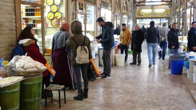 Tarihi Peynirciler Çarşısı Esnafı Kovboy Kapı İstiyor