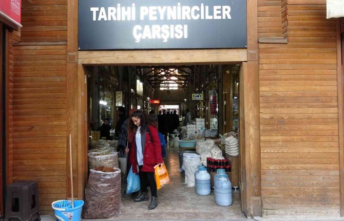 Tarihi Peynirciler Çarşısı Esnafı Kovboy Kapı İstiyor