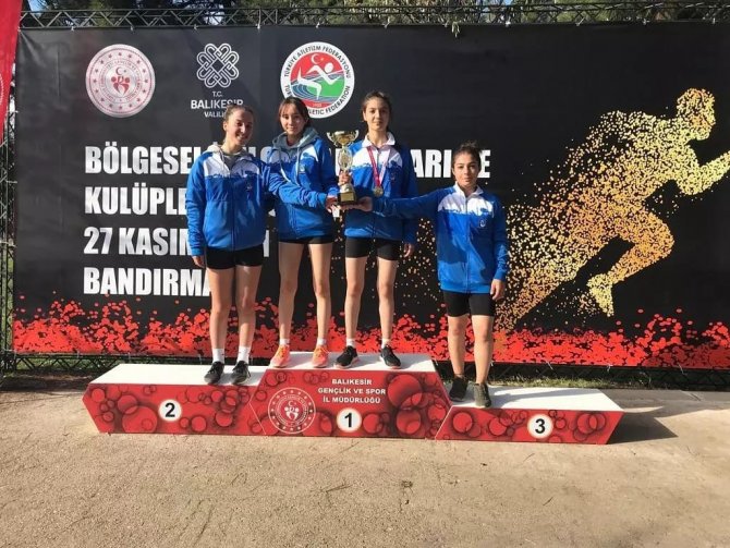 Yunusemreli Atletlerden Çifte Kupa