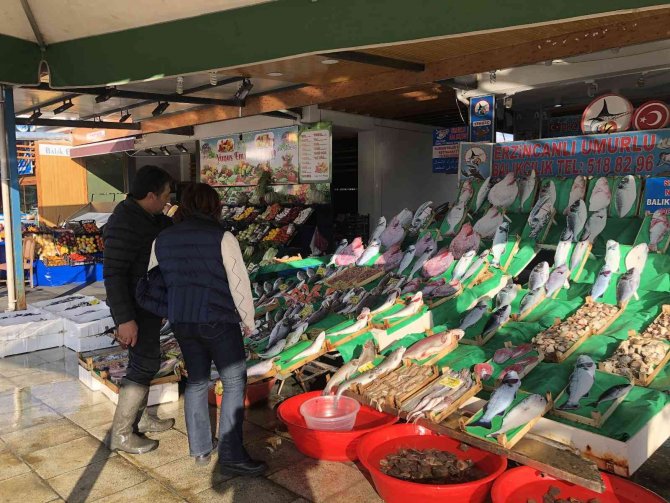 Lodos Tezgahları Da Vurdu, En Ucuz Balık İstavrit Oldu