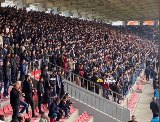 Batman Petrolspor - Erbaaspor Maçında Dostluk Örneği