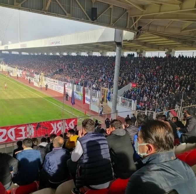 Batman Petrolspor - Erbaaspor Maçında Dostluk Örneği