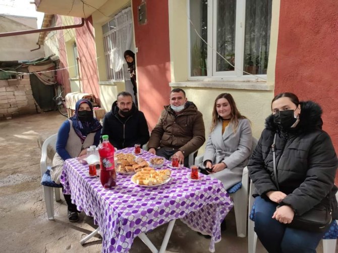 Öğretmenler, Öğrenci Ve Velileri Evlerinde Ziyaret Ediyor