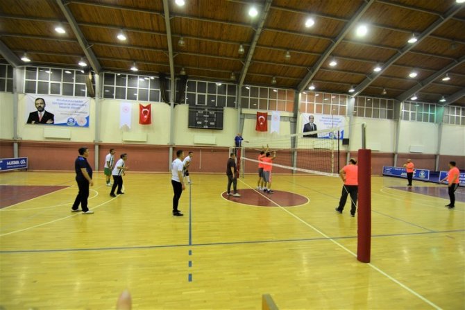 Sandıklı Belediyesi Müdürlükler Arası Voleybol Turnuvası Başladı