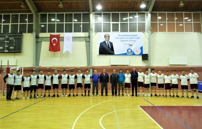 Sandıklı Belediyesi Müdürlükler Arası Voleybol Turnuvası Başladı
