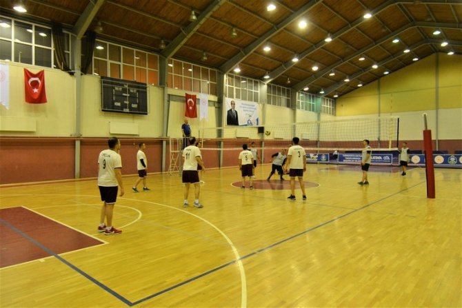 Sandıklı Belediyesi Müdürlükler Arası Voleybol Turnuvası Başladı